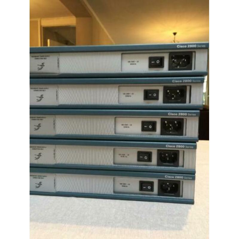 5x Cisco 2811-SEC-K9 router (2 poorten, 100Mbps, 64MBflash)