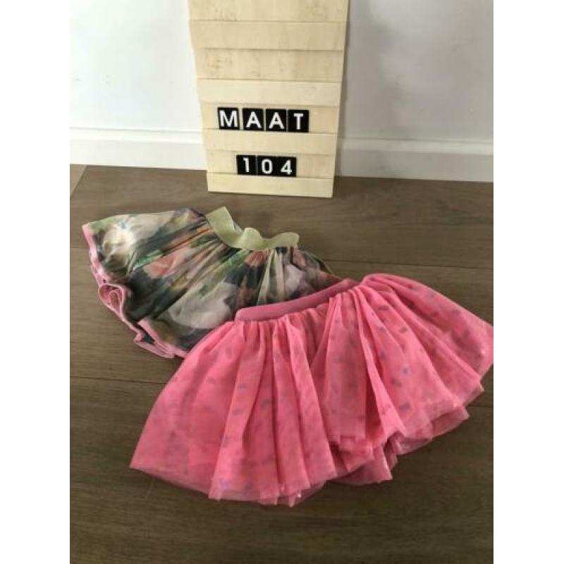 Setje rokjes Nono en shirtje maat 104 meisje
