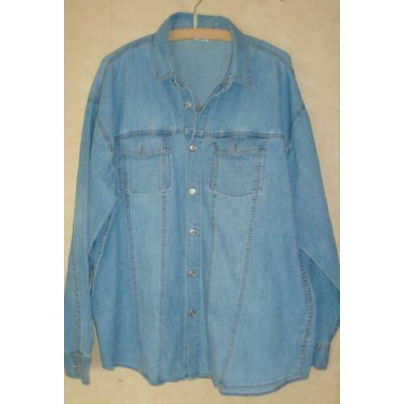 2 spijker/denim blouses 1 met drukkers en 1 met knopen maat
