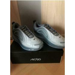 Nike Air Max 720 grijs maat 41