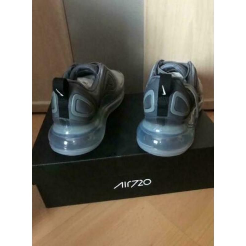 Nike Air Max 720 grijs maat 41