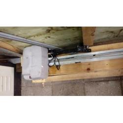 Elektrische garagedeur opener Chamberlain met 2 zenders