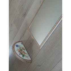 Regency brocante spiegel en console keramiek bladgoud