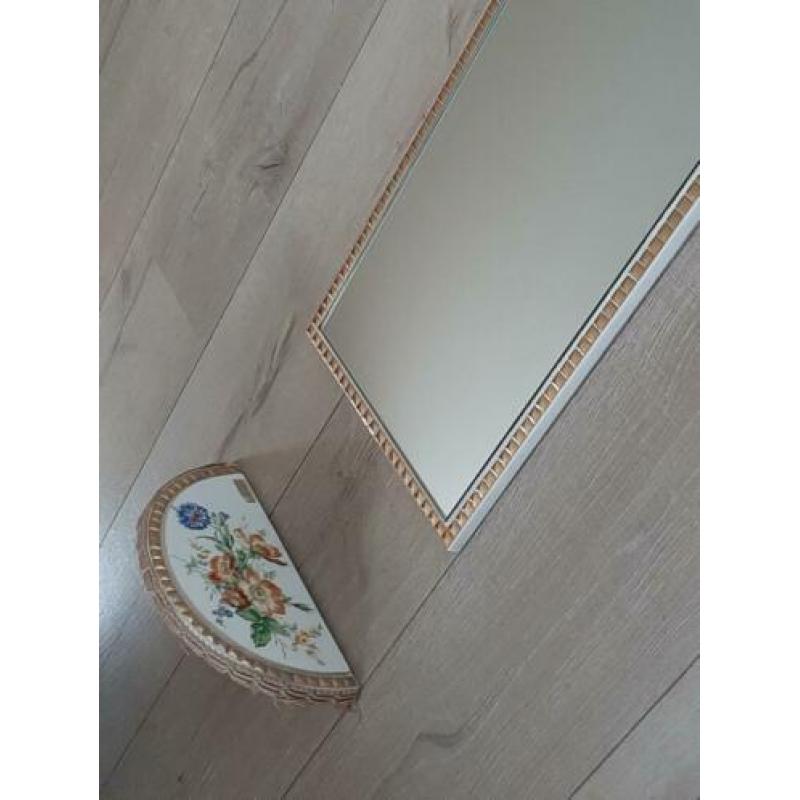 Regency brocante spiegel en console keramiek bladgoud