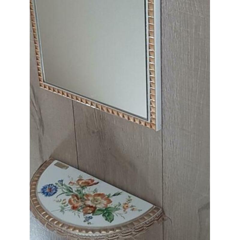 Regency brocante spiegel en console keramiek bladgoud