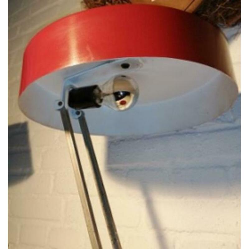 Zeldzame vintage tafellamp design van Kaiser Idell jaren 50