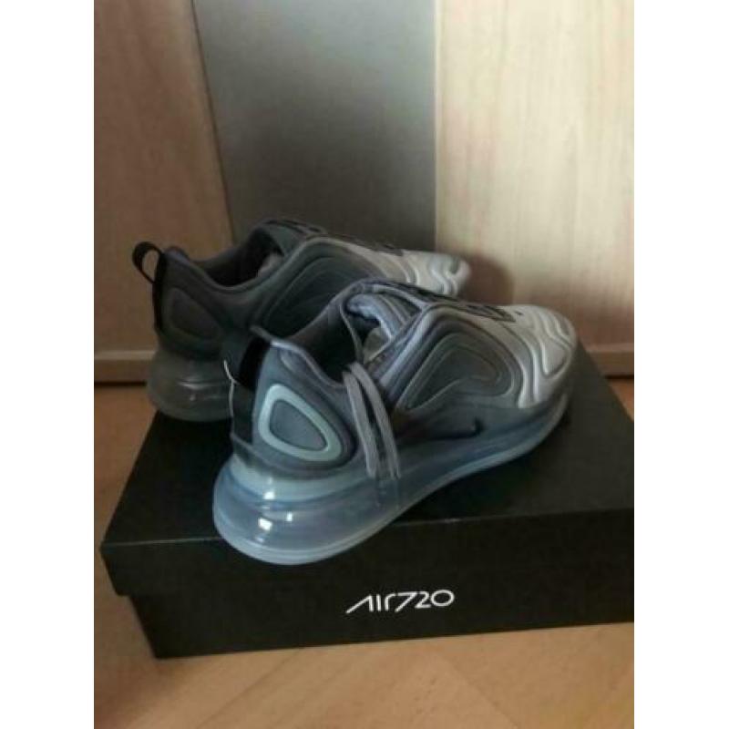 Nike Air Max 720 grijs maat 41