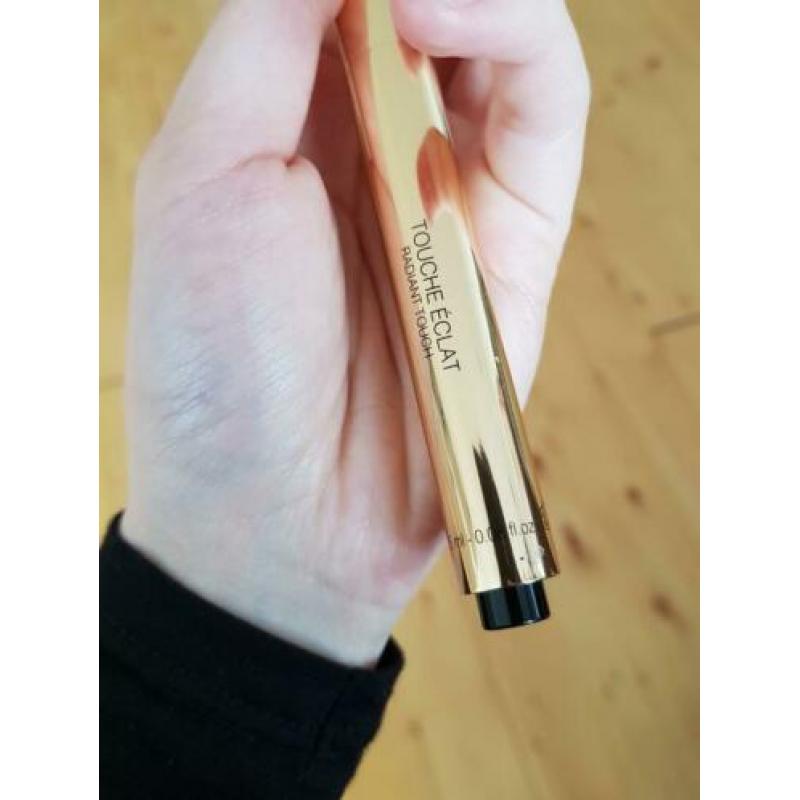 YSL Yves Saint Laurent touche eclat concealer luminous silk