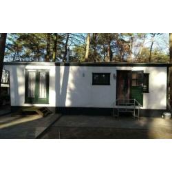 Ruim Chalet houten stacaravan boscamping Montfort Limburg
