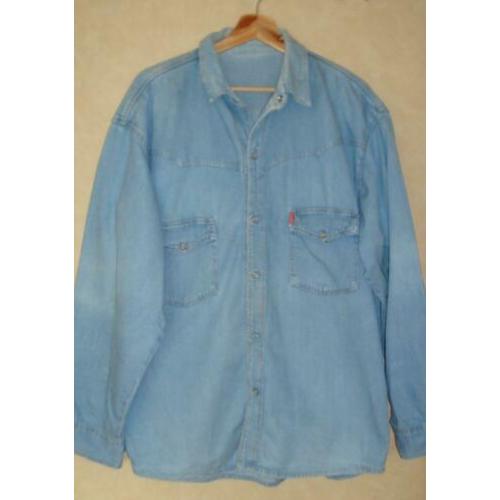 2 spijker/denim blouses 1 met drukkers en 1 met knopen maat
