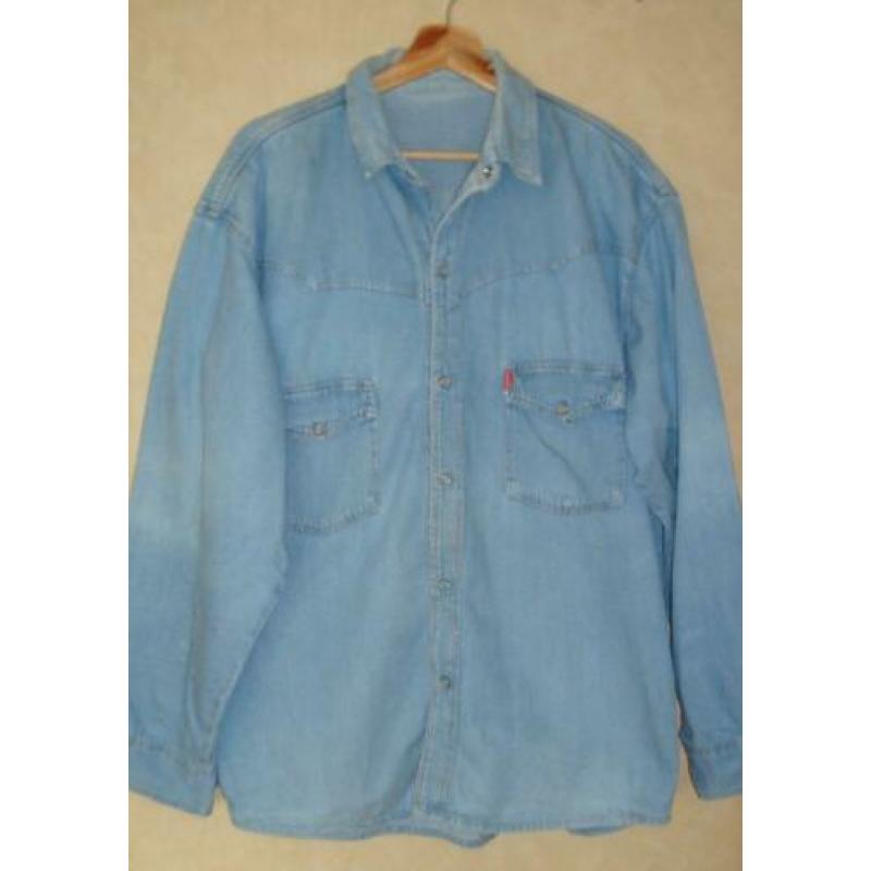2 spijker/denim blouses 1 met drukkers en 1 met knopen maat