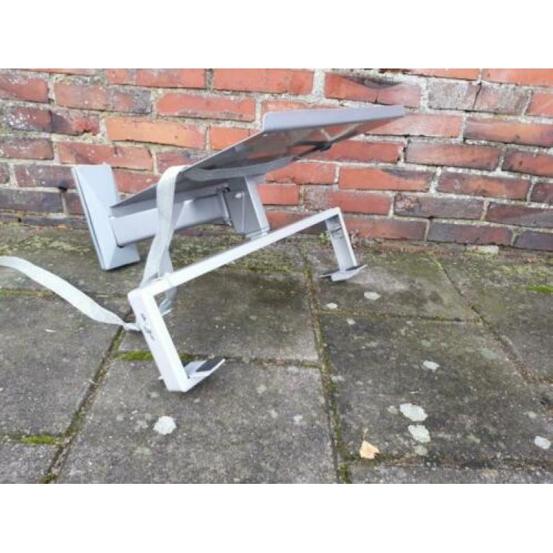 te koop licht grijze tv ophangbeugel + beugel voor dvd spele