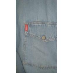 2 spijker/denim blouses 1 met drukkers en 1 met knopen maat