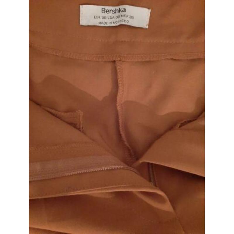 Bershka flared broek okergeel camel maat 38