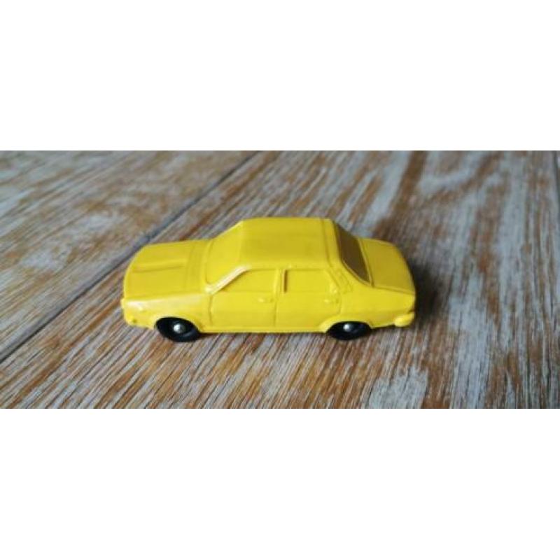 Renault 12 nummer 32 vinyl auto vintage