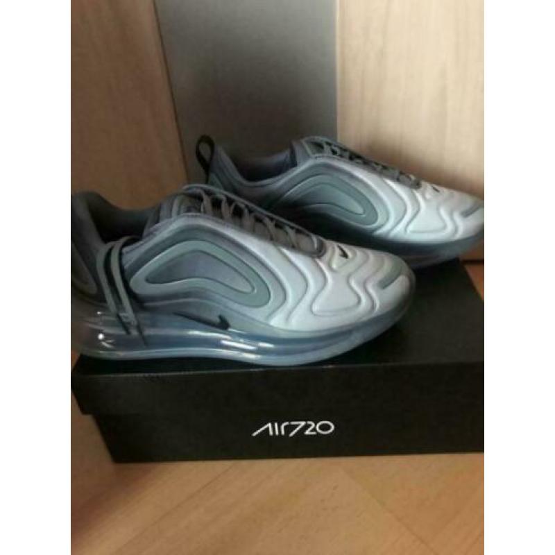 Nike Air Max 720 grijs maat 41