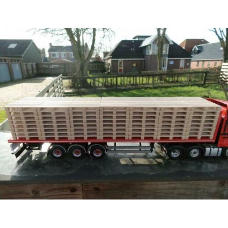 Lading pallets 112 stuks voor open oplegger TEKNO & WSI