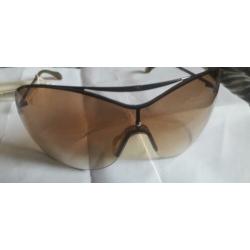 Splinternieuwe emporio armani dames zonnebril