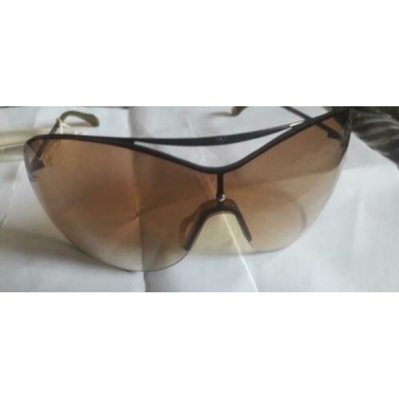 Splinternieuwe emporio armani dames zonnebril