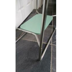 Leuk vintage bauhaus stijl retro Bijzettafeltje/plantentafel