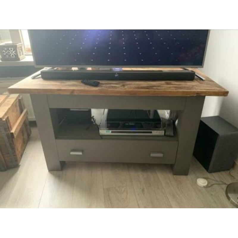 Tv meubel, massief eiken gepimpt met steigerhout, krijtverf