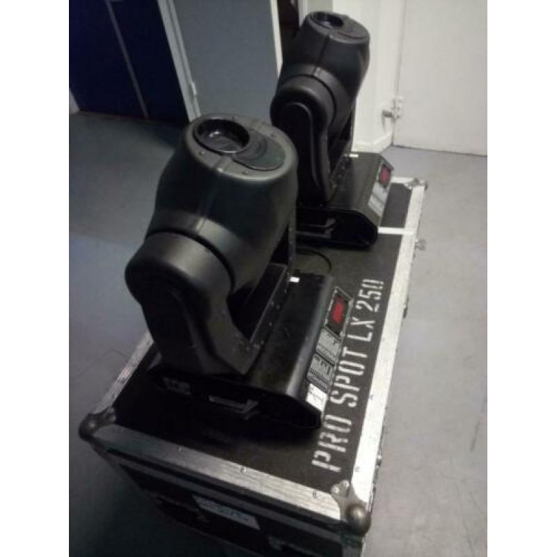 6x Moving Heads Future Light MH-660 strobo + flight case