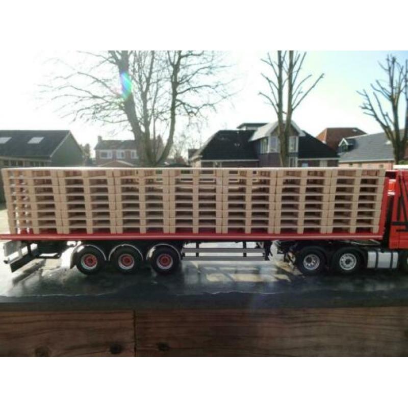 Lading pallets 112 stuks voor open oplegger TEKNO & WSI