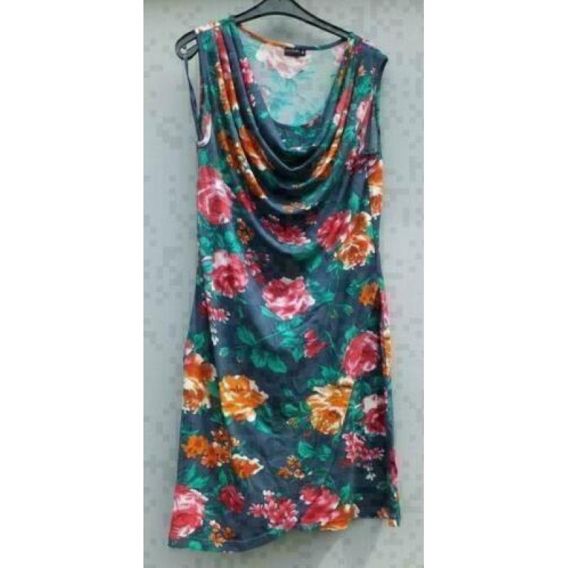 BODYFLIRT blauw bewerkt bloemen met waterval hals jurk mt S