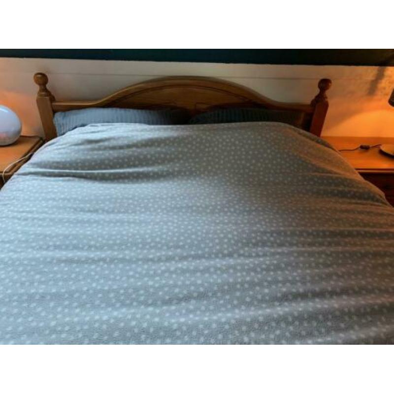 Tweepersoons Bed eiken 140cm breed.