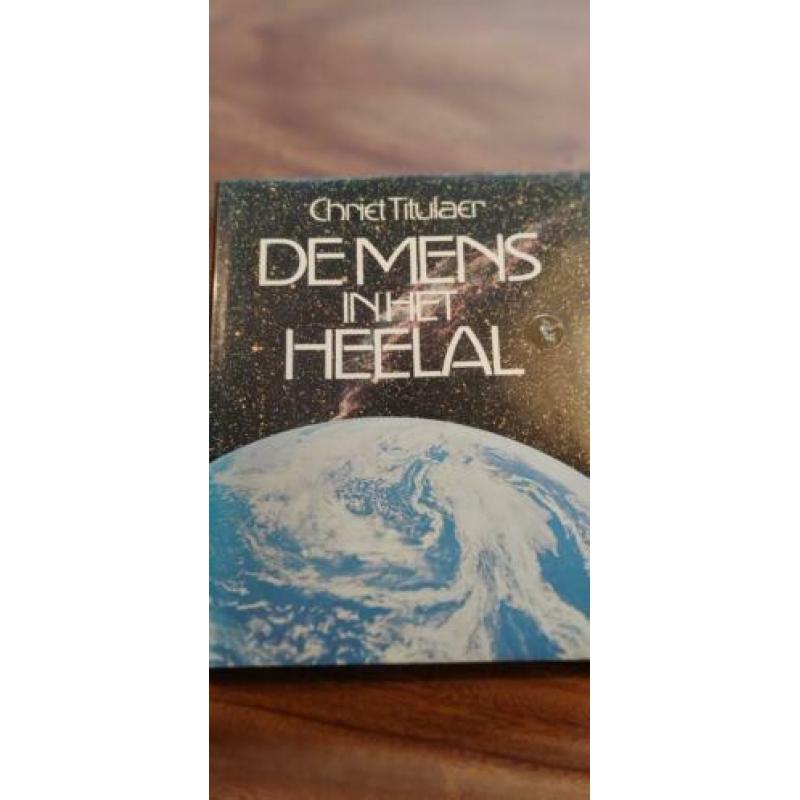 De mens in het heelal van Chriet Titulaer