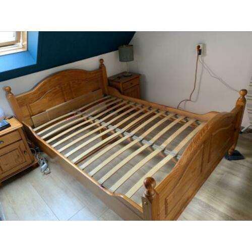Tweepersoons Bed eiken 140cm breed.
