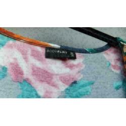 BODYFLIRT blauw bewerkt bloemen met waterval hals jurk mt S
