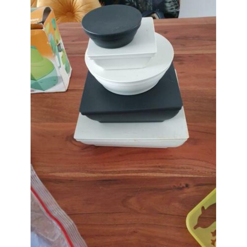 Veel Tupperware samen 50,- euro