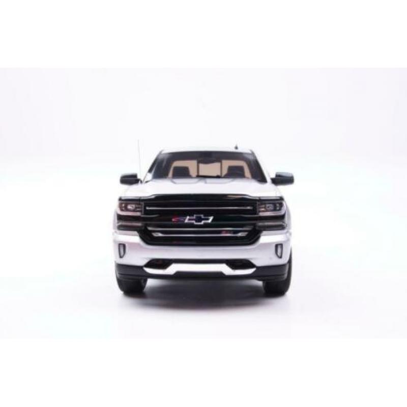 GT spirit Chevrolet Silverado Redline 2018 Zilver 1:18