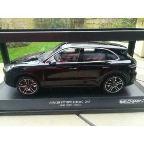 Porsche Cayenne Turbo-S uit 2017,limited edition Minichamps