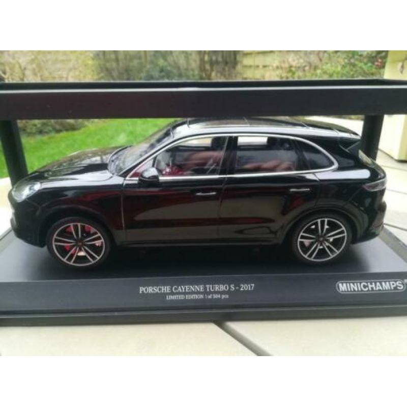 Porsche Cayenne Turbo-S uit 2017,limited edition Minichamps