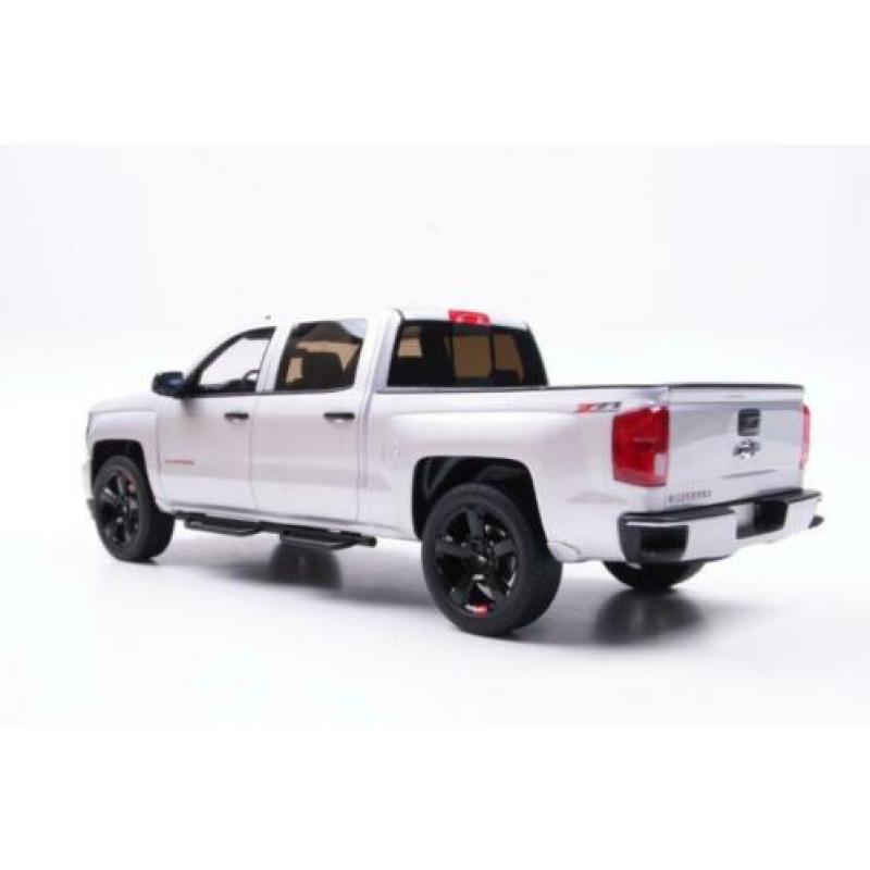 GT spirit Chevrolet Silverado Redline 2018 Zilver 1:18