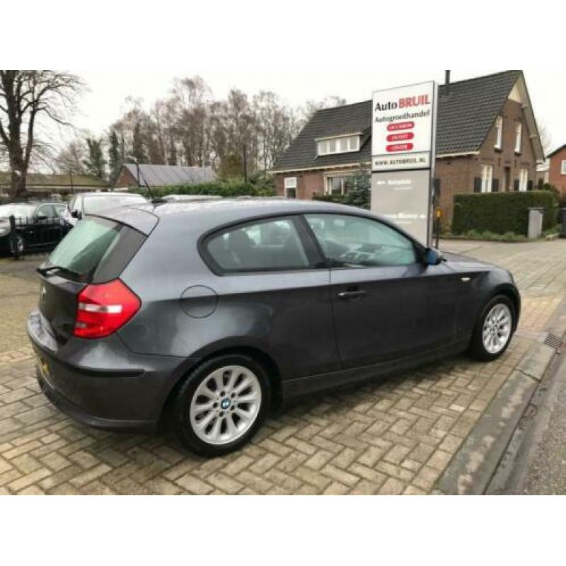 BMW 1-serie 118d Business Line .Navi