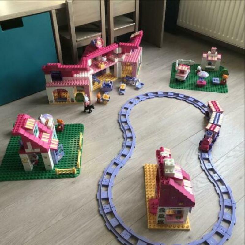 Duplo Hello Kitty boerderij station huis ijssalon