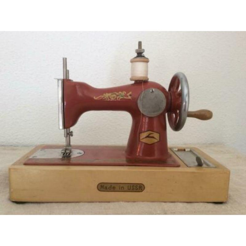 Kinder naaimachine USSR vintage Rusland handnaaimachine