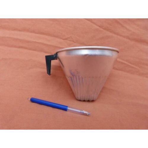 Filterhouder koffiefilter aluminium vintage oud in nette sta