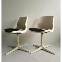 Space age draaistoelen
