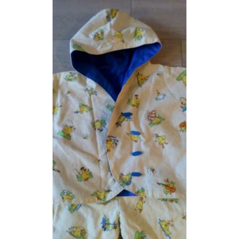 Baby jasje met broekje Nutricia Plonsje stof en kleerhanger