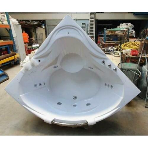 Whirlpool jacuzzi bad, radio, speaker en spot, 2 personen