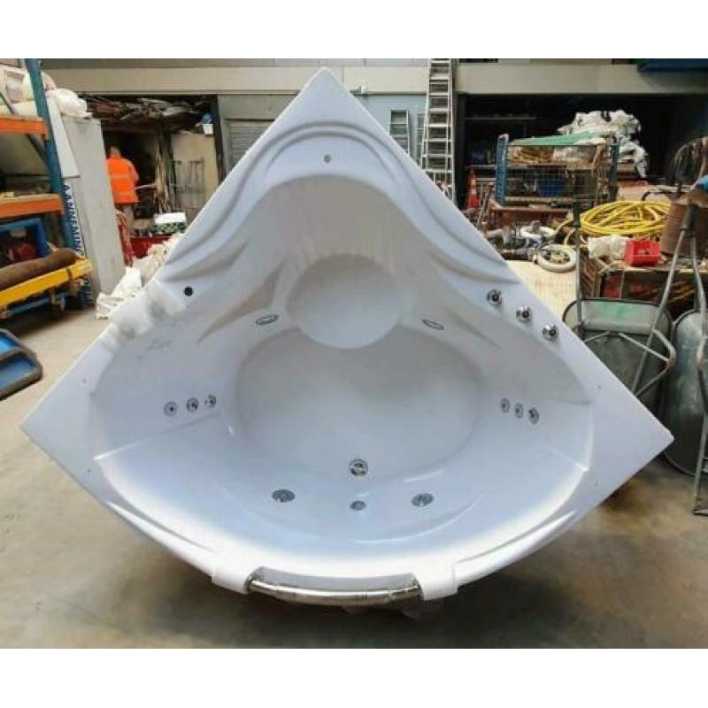 Whirlpool jacuzzi bad, radio, speaker en spot, 2 personen