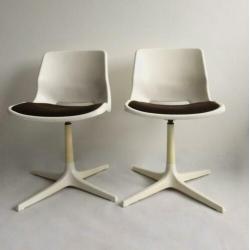 Space age draaistoelen