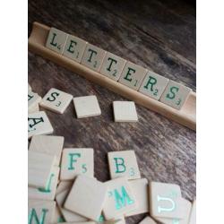 3 sets houten letters - scrabble - unieke kleuren