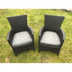 Twee P&R Design kinderstoel met kussen, antraciet