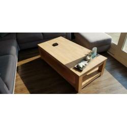 Mooie eetkamertafel en bijpassende salontafel