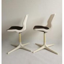 Space age draaistoelen